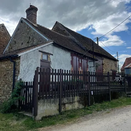 Notre Refuge A Montbroux Apartment